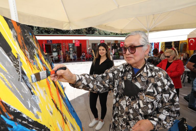 ÜNLÜ RESSAM MEZİTLİ SANAT ÇARŞISINDA ATÖLYE ÇALIŞMASI