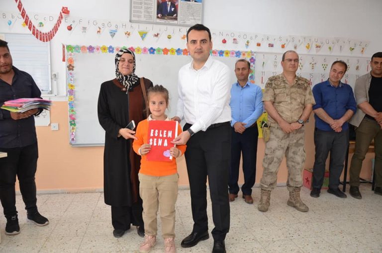 BUKEZ ZİL TATİL İÇİN ÇALDI’’ TERCAN’DA 2.250 ÖĞRENCİ KARNE HEYECANI ‘’