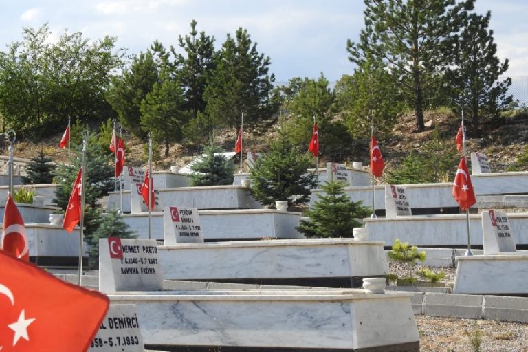 9 YILDIR SÖNMEYEN ATEŞ BAŞBAĞLAR
