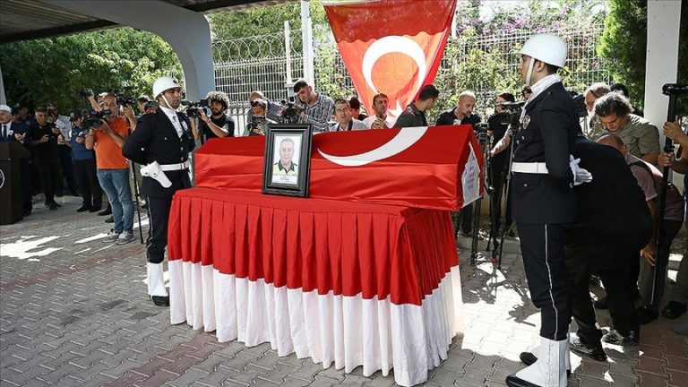 MERSİN ŞEHİT POLİSİ GÖZYAŞLARIYLA SON YOLCULUĞUNA UĞURLANDI