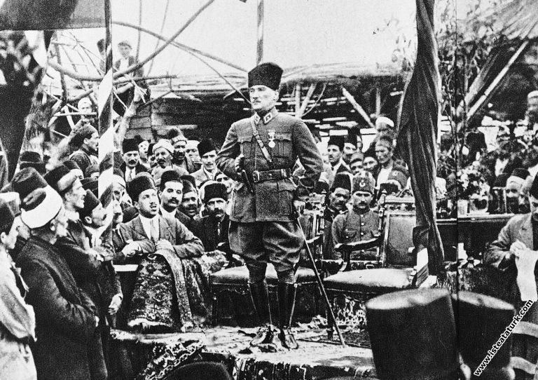 TERCAN ATASINI ÖZLEMLE ANDI