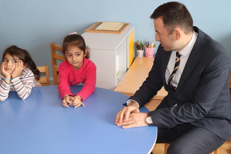 KAYMAKAM ÖNCE İNCELEDİ SONRA  DERS DİNLEDİ