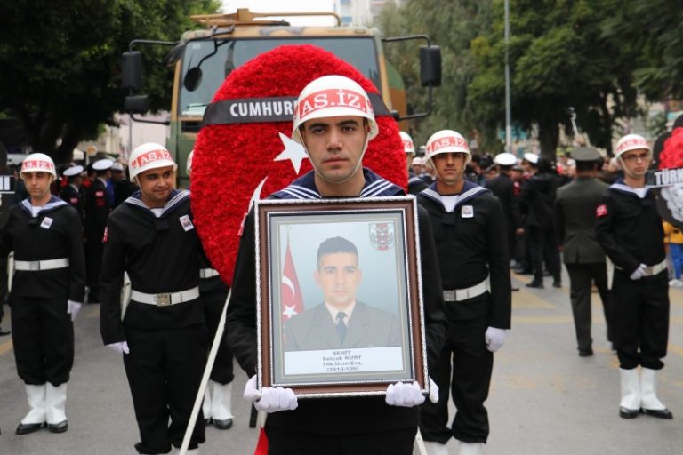 MERSİNLİ ŞEHİT GÖZYAŞLARIYLA UĞURLANDI