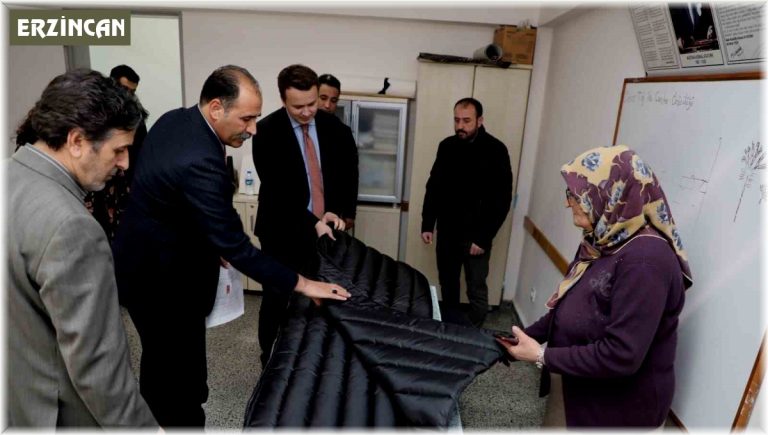 ERZİNCAN DEPREMZEDELER İÇİN UYKU TULUMU DİKİYOR