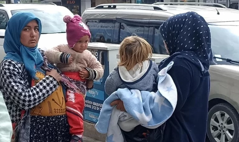  ERZİNCAN’DA RAMAZAN MESAİSİ HER KÖŞE BAŞINDA BİR DİLENCİ