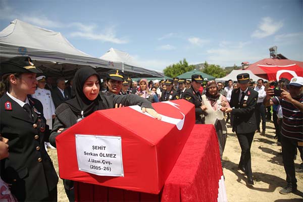 MERSİNLİ ŞEHİT GÖZYAŞLARIYLA  SON YOLCULUĞUNA UĞURLANDI