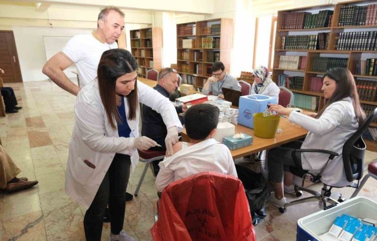 ERZİNCAN’DA 257 HACI ADAYI YOLCULUK ÖNCESİ AŞI OLDU