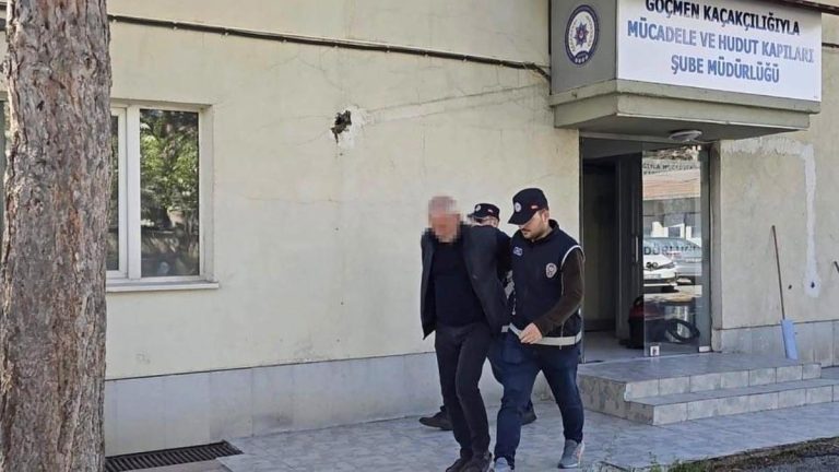 ERZİNCAN’DA 8 KAÇAK GÖÇMEN YAKALANDI
