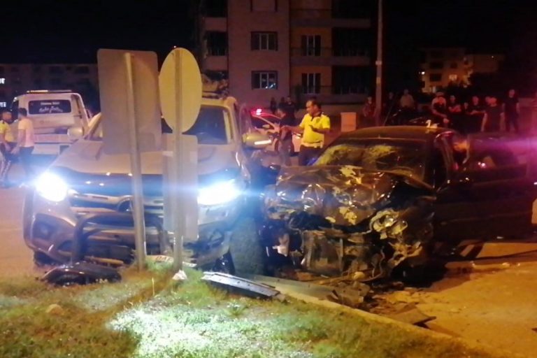 ERZİNCAN’DA DÜĞÜN KONVOYUNDA KORKUNÇ KAZA 7 YARALI