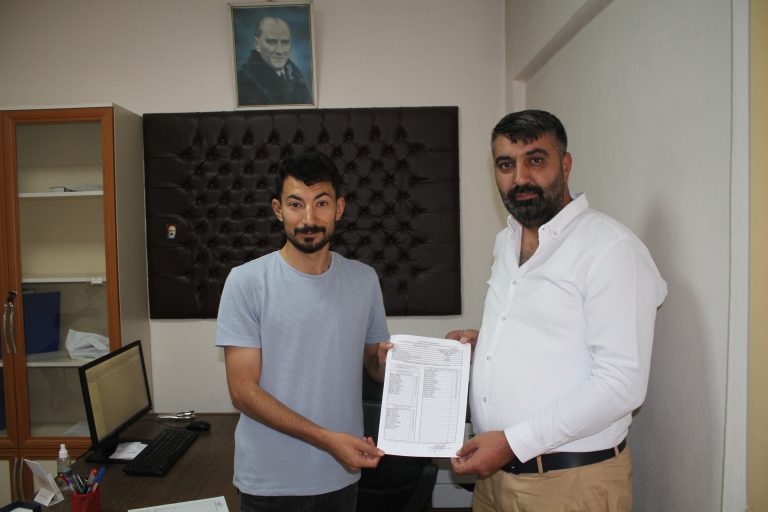 CHP TERCAN İLÇE BAŞKANI ERTUĞRUL BULUT MAZBATASINI ALDI