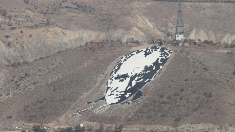 ERZİNCAN’IN SİMGESİ OLAN DEV ATATÜRK PORTRESİ YENİLENDİ
