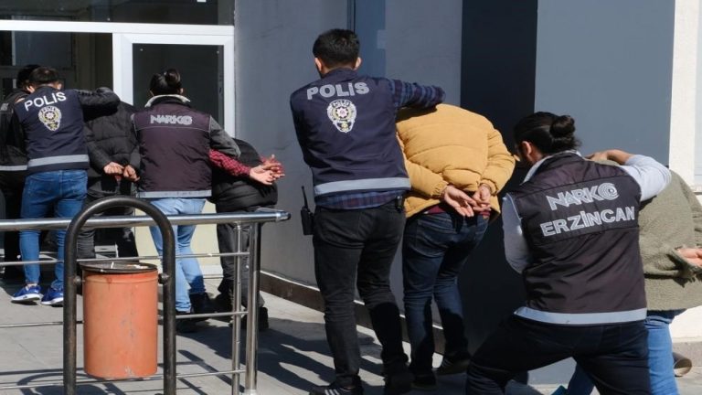 ÇEŞİTLİ SUÇLARDAN ARANAN 48 KİŞİ ERZİNCAN’DA YAKALANDI