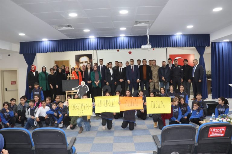 TERCAN’DA24 KASIM ÖĞRETMENLER GÜNÜ COŞKUYLA KUTLANDI.