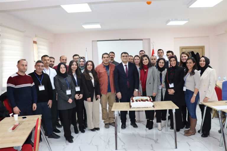 TERCAN’DA, KUDAKA PROJE YAZMA EĞİTİMİ KATILIMCILARINA SERTİFİKALARINI VERDİ.