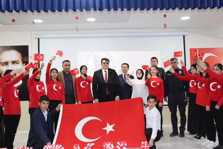 TERCAN’DA STİKLAL MARŞI”NIN KABULÜ DOLAYISIYLA ANMA PROGRAMI DÜZENLENDİ
