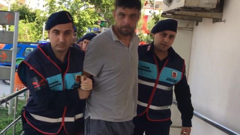 MERSİN’DE AİLEYİ KATLEDEN CANİ, GASP ETTİĞİ BİLEZİKLE BORÇ ÖDEMİŞ
