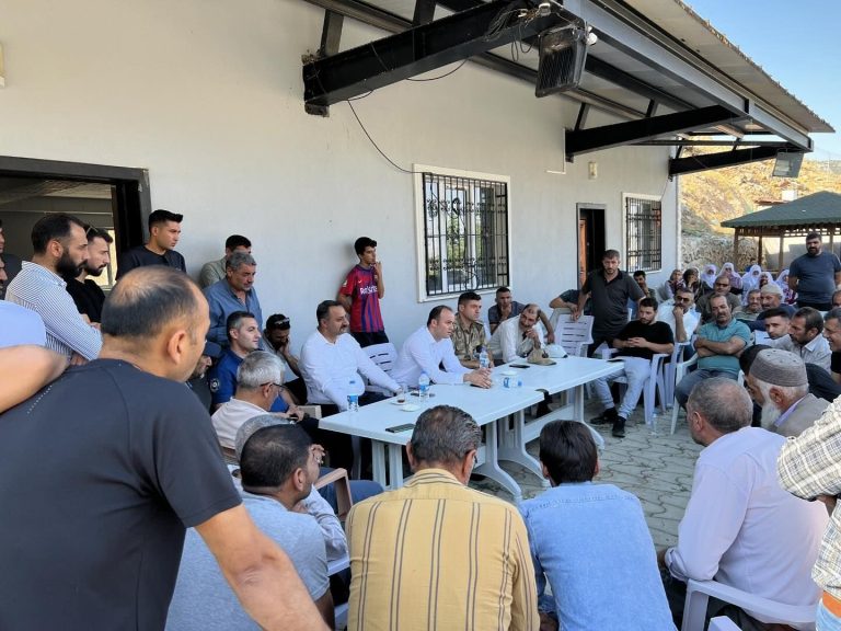 İLİÇ KAYMAKAMI DİNÇER, KÖYLÜ VATANDAŞLARLA BİR ARAYA GELDİ