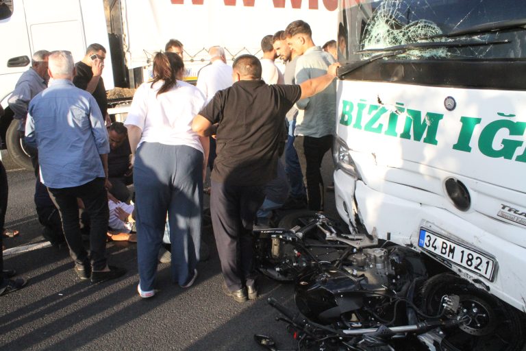 TERCAN’DA  FECİ KAZA YOLCU OTOBÜSÜ MOTOSİKLETE ÇARPIŞTI  2 YARALI