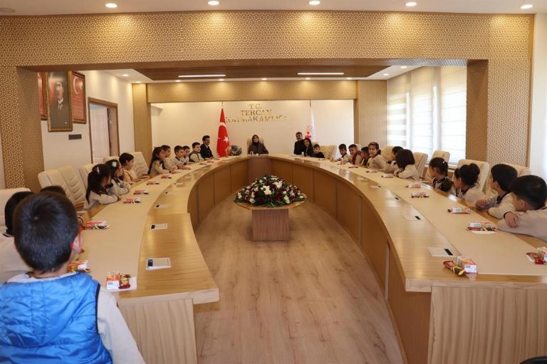 TERCAN KAYMAKAMI KISADUMAN KÖY VE OKUL ZİYARETLERI DEVAM EDİYOR