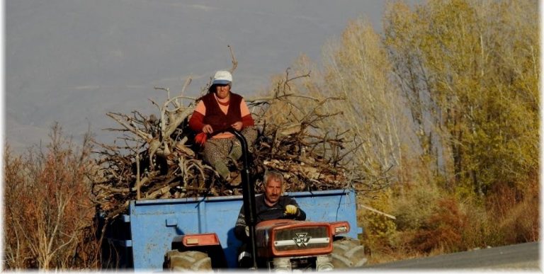 TERCAN’DA KÖYLERDE KIŞLIK HAZIRLIĞI