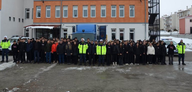 TERCAN’DA ÖĞRENCİLERE TRAFİK GÜVENLİĞİ EĞİTİMİ