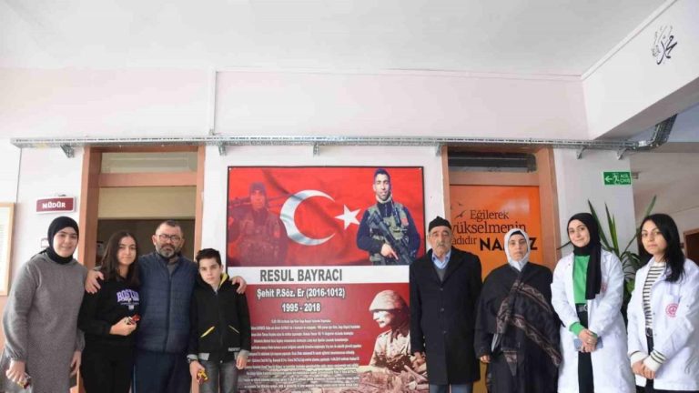 ŞEHİT BABASI TERCAN İLÇESİNDE OĞLUNUN İSMİNİN VERİLDİĞİ OKULU ZİYARET ETTİ.