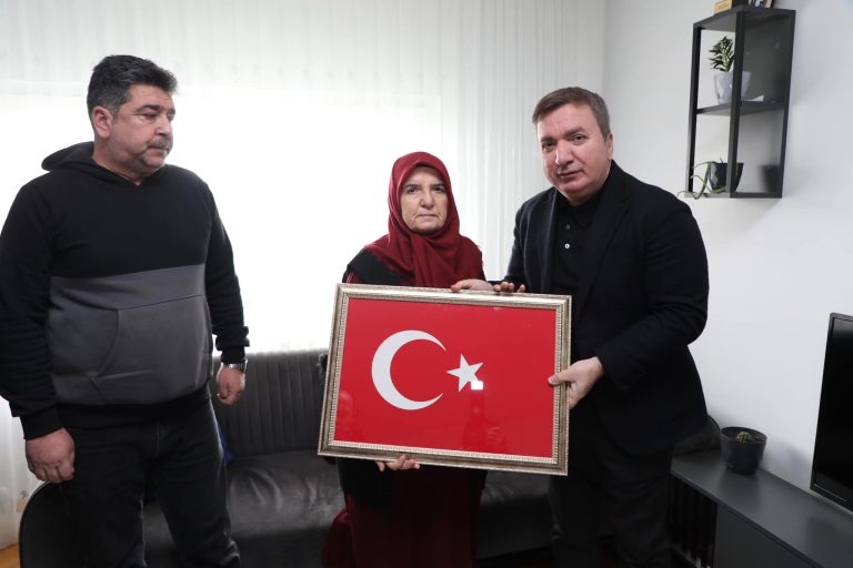 ERZİNCAN VALİSİ AYDOĞDU, ŞEHİT AİLELERİNİN HER ZAMAN YANINIZDAYIZ