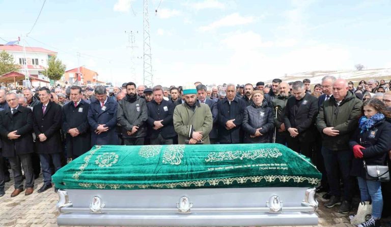 HAKKA YÜRÜYEN CEMEVİ DEDESİ EROĞLU, SON YOLCULUĞUNA REFAHİYE’DE UĞURLANDI