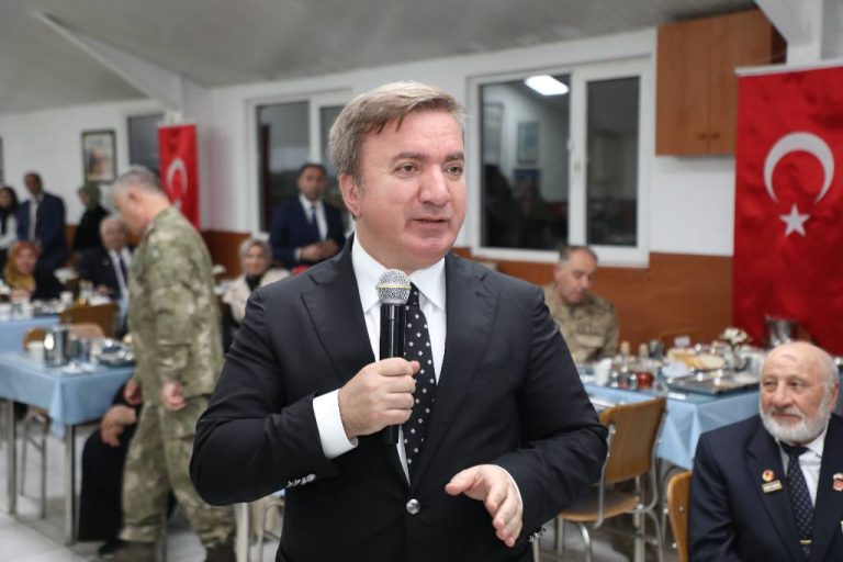 ERZİNCAN’DA  3. ORDU KOMUTANLIĞI,ŞEHİT VE GAZİLERE AİLELEİNE İFTAR YEMEĞİ VERDİ.