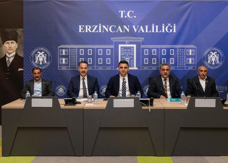 ERZİNCAN’DA KÖYLER BİRLİĞİ TOPLANTISI’DA  MUHTARLARIN TALEPLERİ GÖRÜŞÜLDÜ