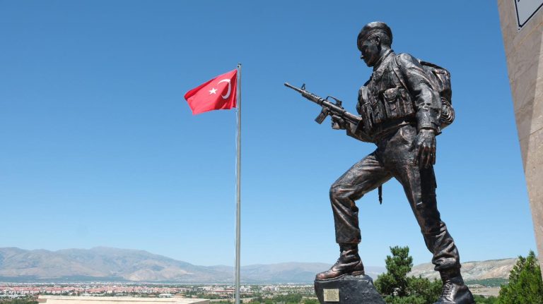 ERZİNCAN 3’ÜNCÜ ORDU İÇ GÜVENLİK ŞEHİTLERİ ANITI’NIN AÇILIŞI GERÇEKLEŞTİRİLDİ