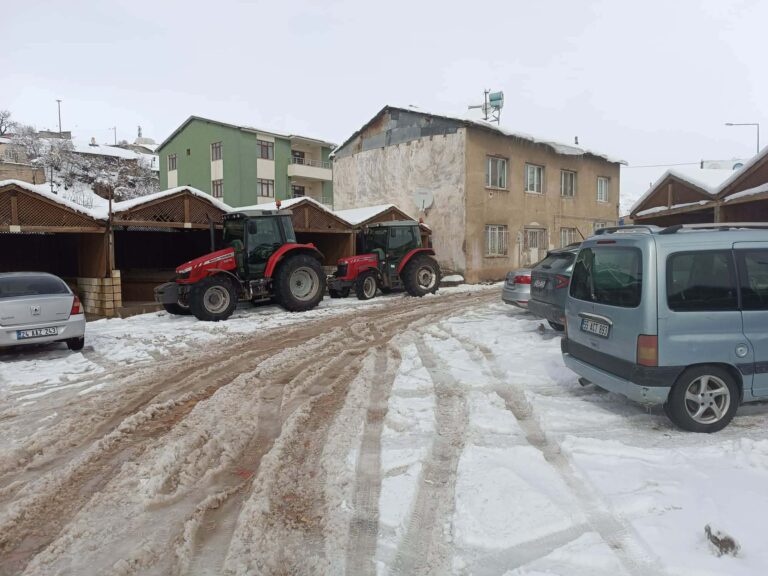 TERCAN’DA KAR ENGELİ’’ CUMA PAZARI KURULAMADI’’TEZGÂHLAR BOŞKALDI