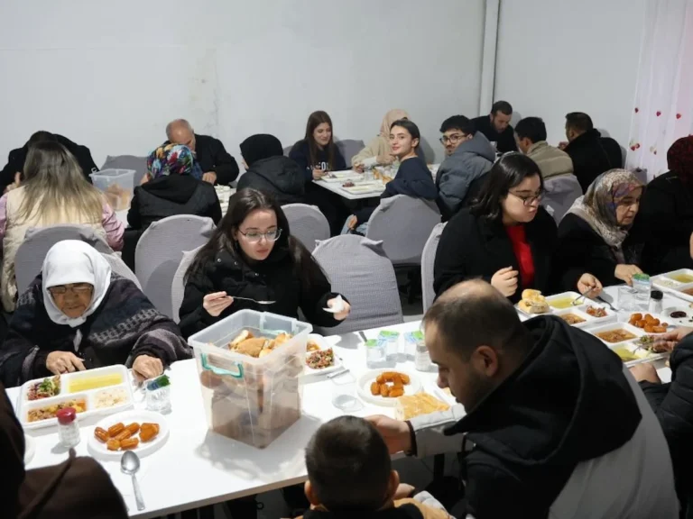 BU KÖYDE RAMAZAN BOYUNCA KİMSE EVİNDE İFTAR YAPMIYOR GELENEKSEL HALE GETİRİLDİ