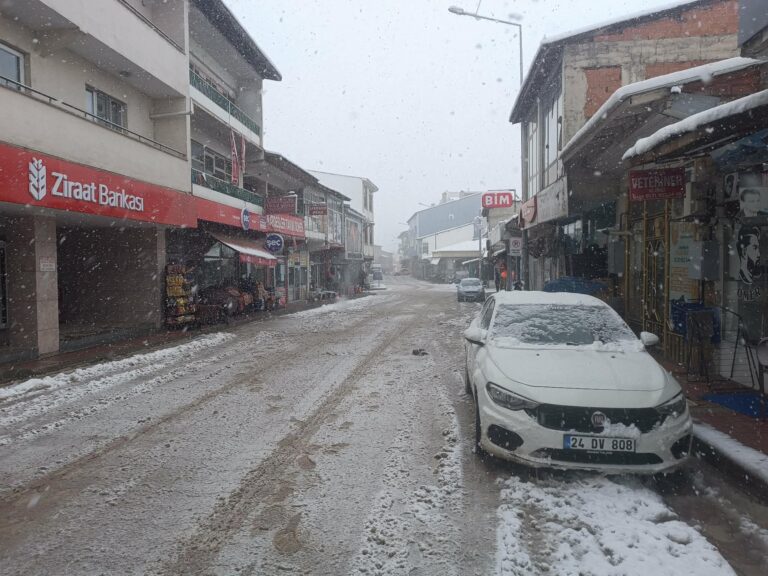 YOĞUN KAR YAĞIŞI, TERCAN’I BEYAZA BÜRÜDÜ