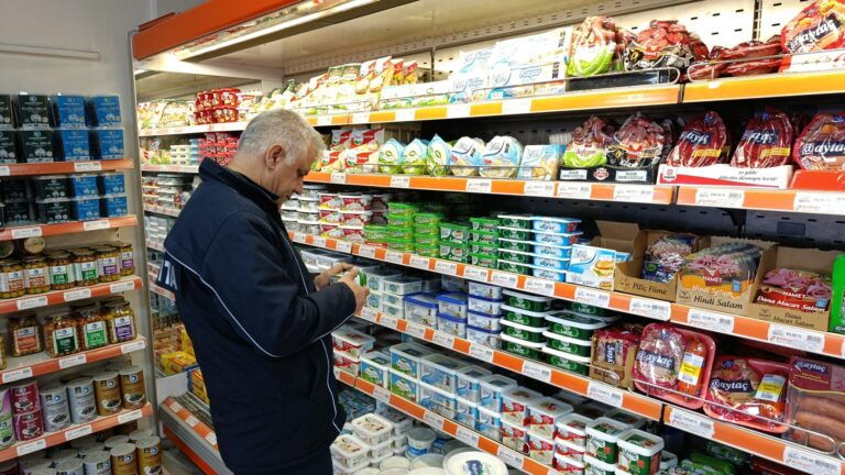ERZİNCAN’DA ZABITA EKİPLERİ 80 MARKET’İ DENETLEDİ