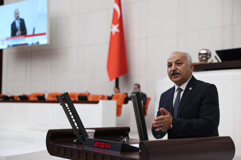 DİNÇER: “EMEKLİLİK HUZUR DEĞİL, HAYATTA KALMA MÜCADELSİ VERİYOR””