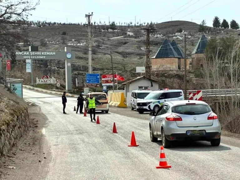 RAMAZAN BAYRAMI BOYUNCA ERZİNCAN VE İLÇELERİNDE TRAFİK DENETİMLERİ ARTIRILDI