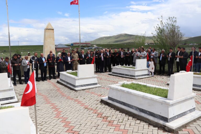 32 YILLIK ACI DİNMEDİ: EDEBÜK ŞEHİTLERİ DUALARLA ANILDI
